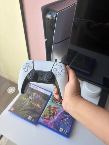 Ps5 slim 1TB com leitor + 2 jogos 