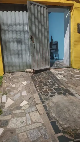 Procura casa com 4 quartos ou sítio ou chácara