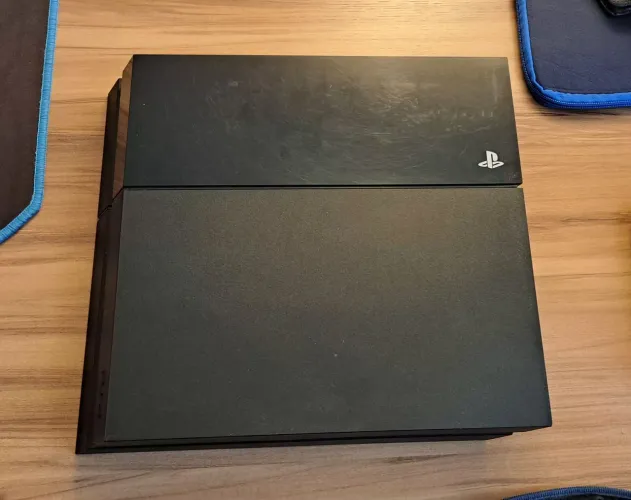 PS4 DESBLOQUEADO + 2 Controles