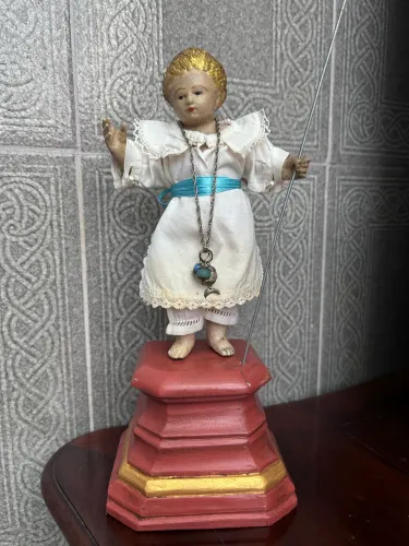 Menino Jesus em madeira