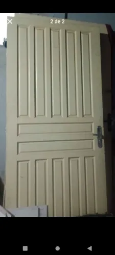 3 portas sendo 2 maciças