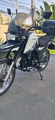 Shi 175 - 2024 Moto econômica, bonita e pronta para rodar!