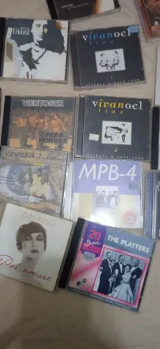 Venda de CDs MPB e internacionais anos 60,70 e 80