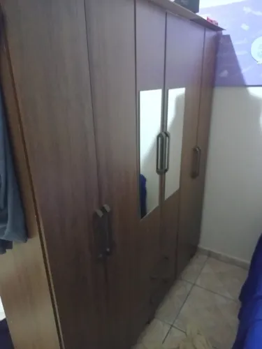 Vende-se esse guarda-roupa