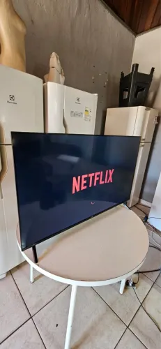 tv TCL 43 polegadas smart semi nova! Entrego e passo cartão