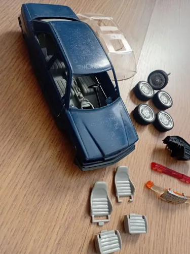 Miniatura Mercedes 190E Bburago