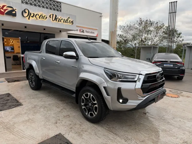Toyota Hilux CD SRX Plus 4X4 2.8 TDI Die. Aut. 2025