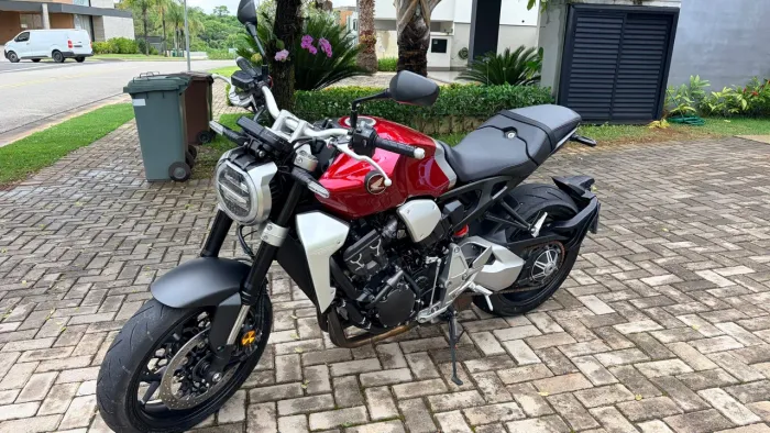 Honda CB1000 (APENAS 1.000km)