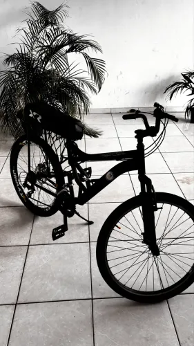 Bicicleta aro 26 com freio a disco semi nova