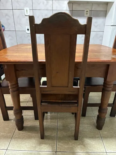 Mesa com cadeiras 4 lugares de Angelim