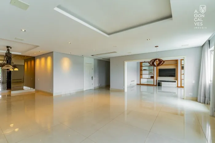 Apartamento no Rio Solimões, 02 Suítes, 02 Vagas, Amplo e Reformado, Batel, Curitiba.