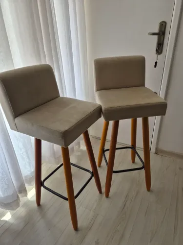 Banquetas estofadas com encosto
