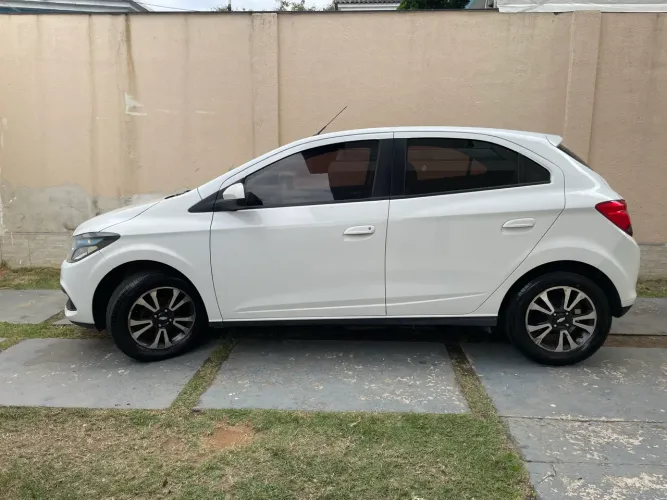 Chevrolet Onix Hatch LTZ 1.4 8V Flex Power Aut. 4P 2014