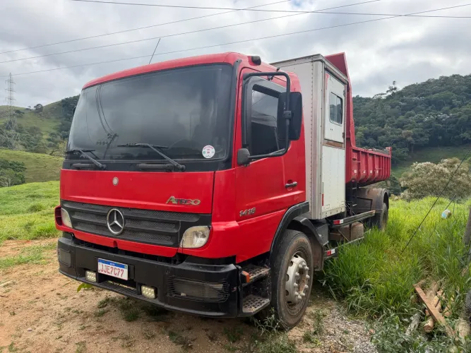 Caminhão toco caçamba mercedes