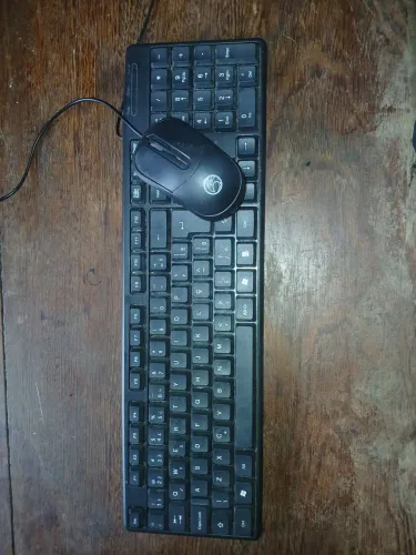 Teclado e mouse com fio