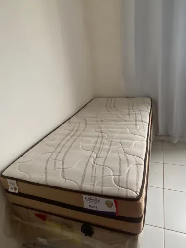 Cama com menos de um ano de uso, ainda no plástico
