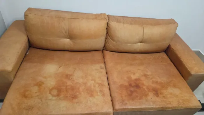 Sofá retrátil em couro legítimo caramelo