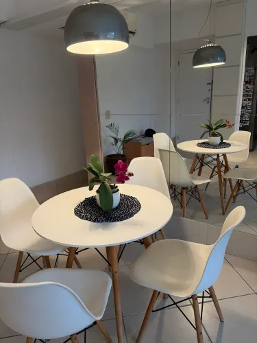 Conjunto mesa + 04 cadeiras