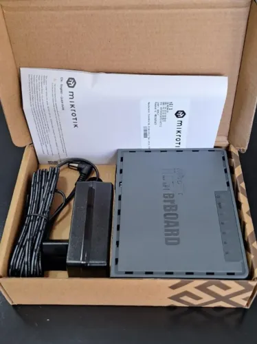 MikroTik hEX E60iUGS RouterBOARD NOVO 5P Gigabit + SFP 2.5GB 950MHz 512MB L4 PoE IN e OUT