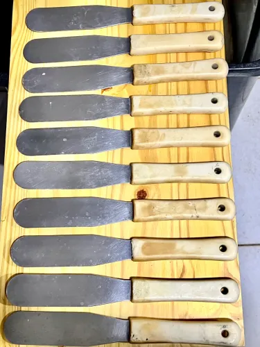 12 Espátula de inox para Gesso cabo Plástico cor madeira -