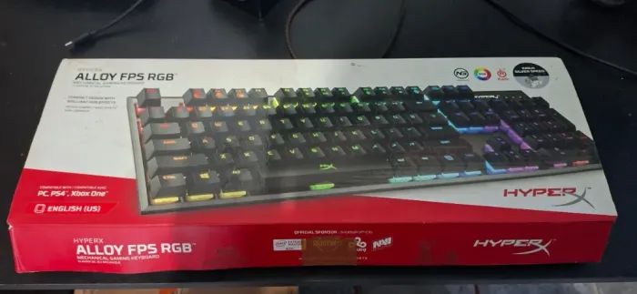 Teclado Mecânico Gamer HyperX Alloy FPS, RGB, Switch Kailh Silver em ótimo estado