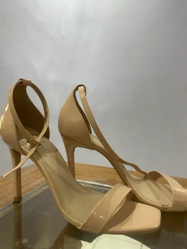 Salto nude