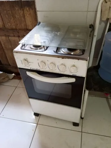 Vende-se fogão de 4 bocas Esmaltec