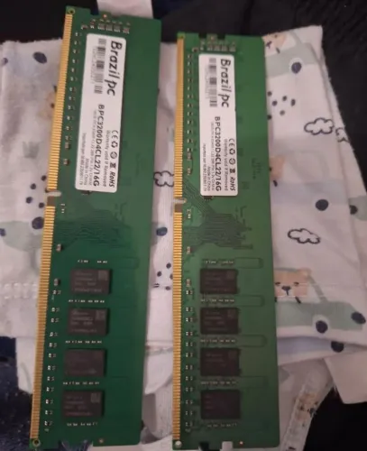 Vendo duas memórias Randolfe 16 GB cada.
