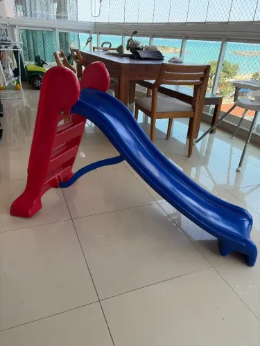 Escorrega + bolinhas