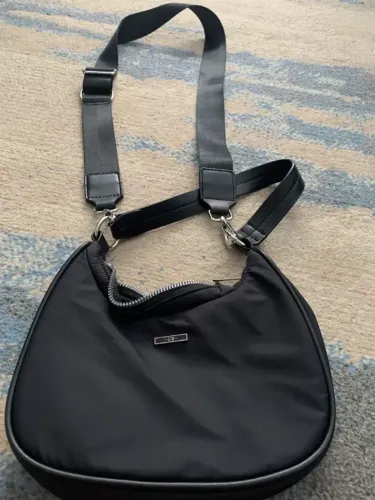 Bolsa preta de nylon