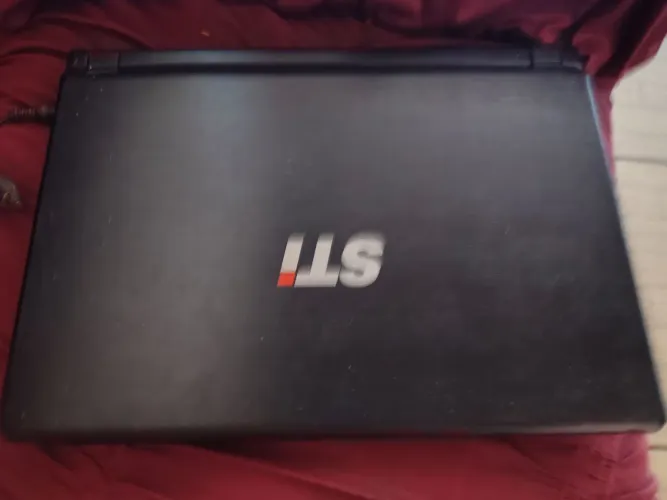 Vendo notebook STI precisando atualizar ou pra retirada de peças. 