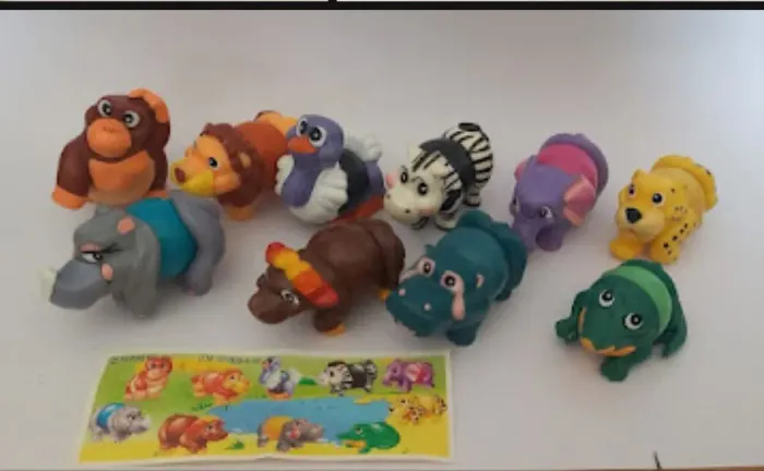 Kinder ovo bicho bolinha + extralunaticos