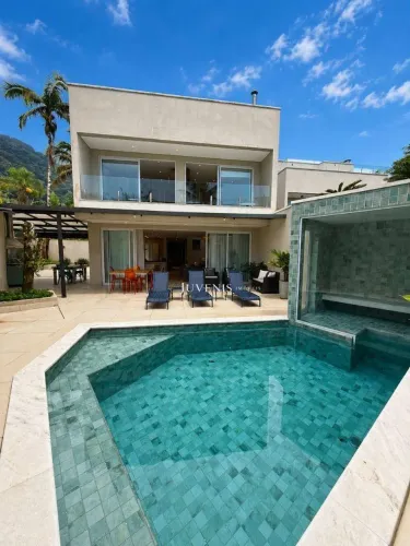 Casa à venda em condomínio na Praia de Juquehy São Sebastião