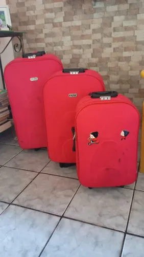Vendo três malas