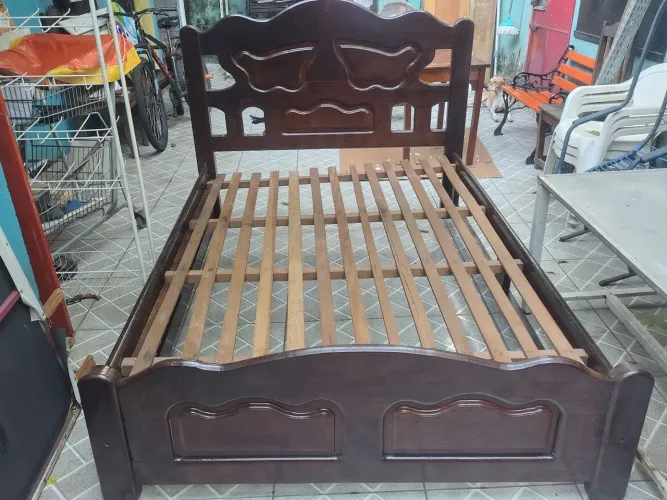 Cama de casal de madeira pura