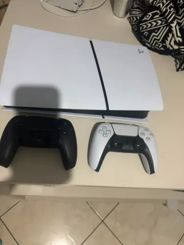 PS5 DIGITAL SLIM C/ 2 CONTROLES