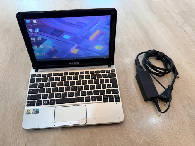Netbook Samsung NC215S com Carregador
