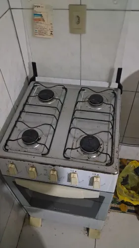 Fogão com mangueira, registro e gás