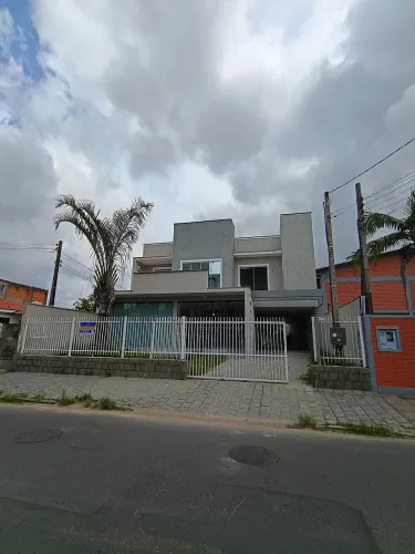 Casa com piscina+ sala comercial