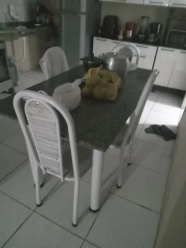 Mesa 4 cadeiras em aço