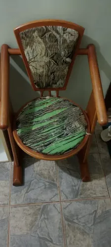 Escrivaninha com cadeira