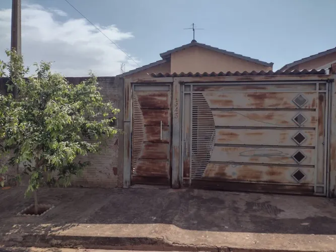Vende-se casa 