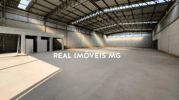 Galpão novo - primeira locação. 1300m² e 4 docas no bairro Chácaras Cotia em Contagem.