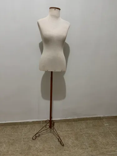 Busto de costura com pedestal