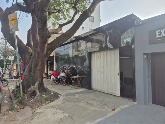 CASA COMERCIAL PARA LOCAÇÃO NO SANTA INÊS RUA CONTAGEM, 693 5 salas, 3 banheiros Ampla