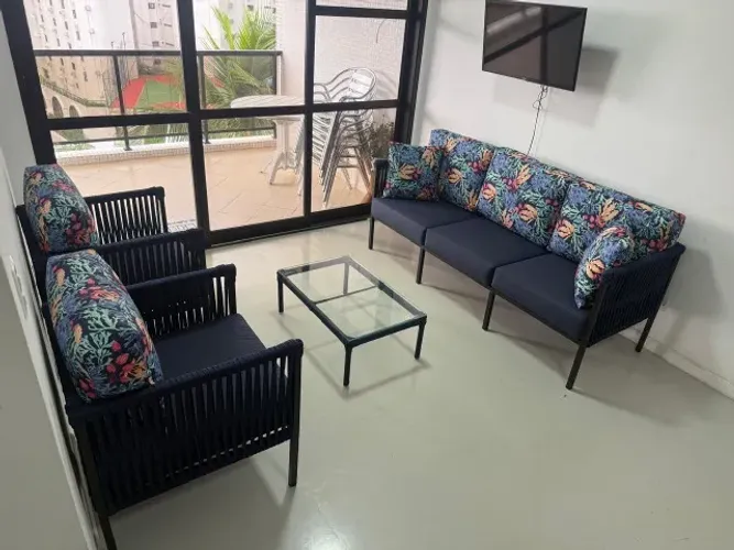 Conjunto de Sofá + 2 Poltronas + Mesa de Centro (Novos)