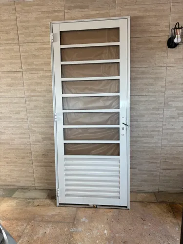 Porta aluminio com vidro boreal de 82cm