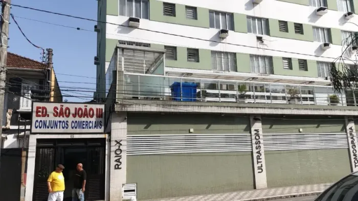 Conjunto Comercial na Av Bernardino de Campos em frente a Beneficiencia Portuguesa