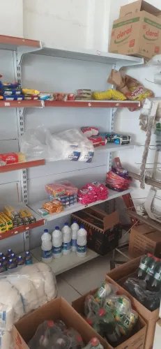 Prateleiras em metal para lojas ou mercados