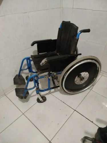 Cadeira de rodas grande dobrável